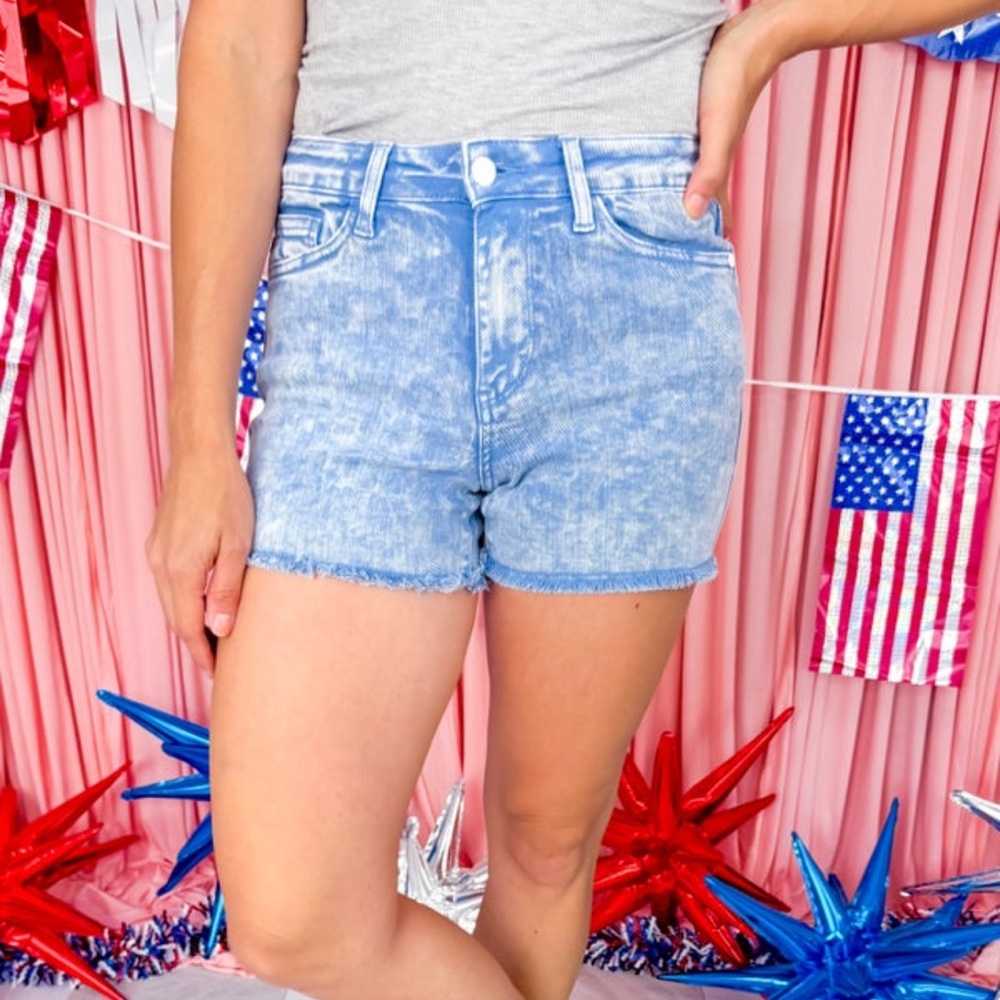 NWT Judy Blue Light Blue Acid Wash Denim Shorts size medium